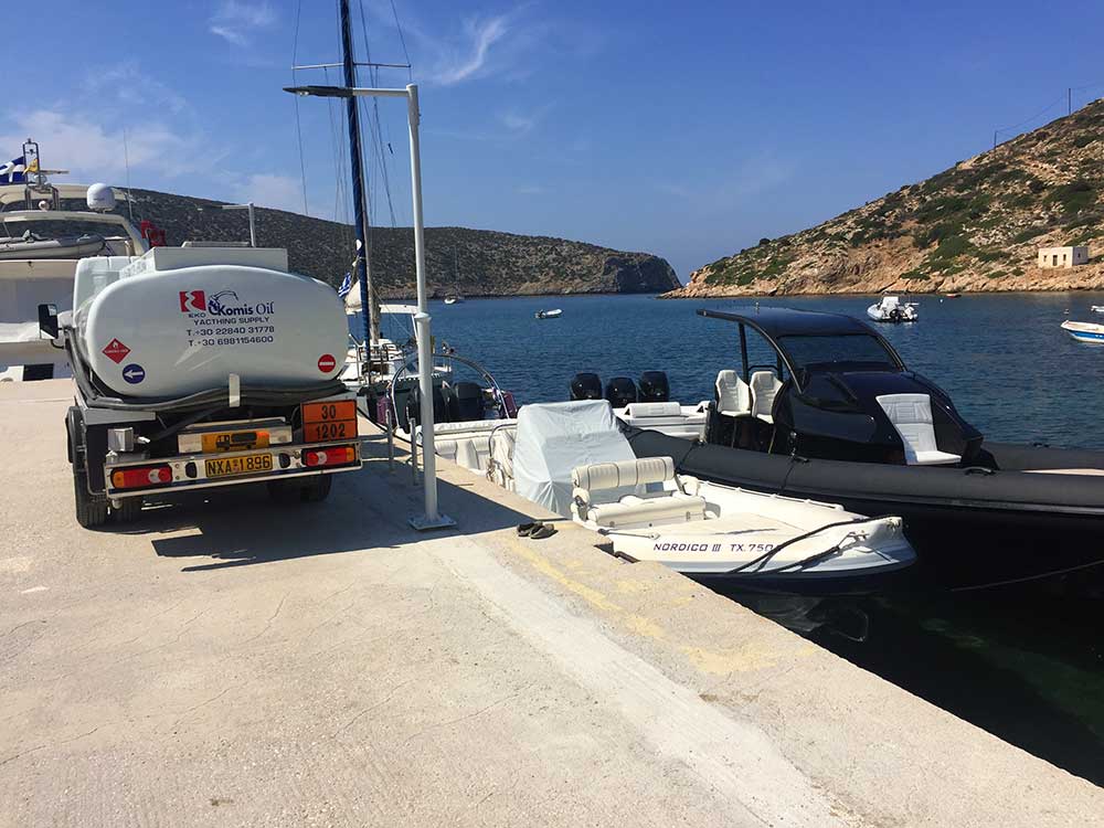 Pleasure yacht refueling in Sifnos - EKO Komis Oil