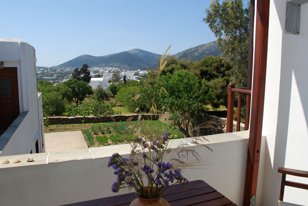 The rooms Flora near the square of Artemonas