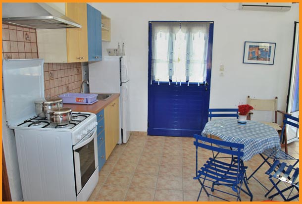 The independent apartment of Makis studios at the village of Platis Gialos