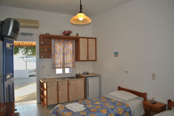 Anna studios in Vathi, a few meters away from the beach