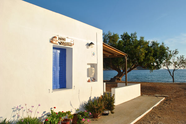 Anna studios in Vathi, a few meters away from the beach