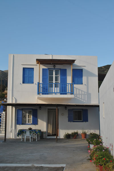 Anna studios in Vathi, a few meters away from the beach
