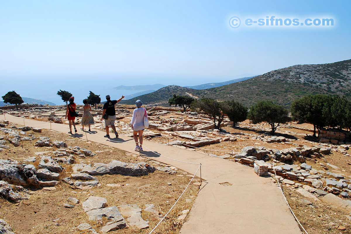 A tour around the Mycenaean Citadel of Agios Andreas