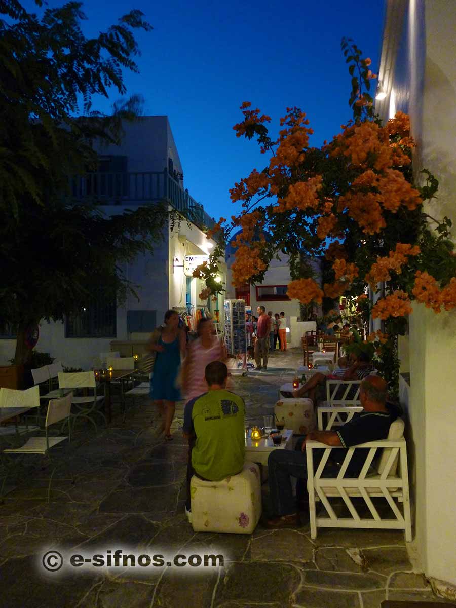 Night photo of the alley of Apollonia