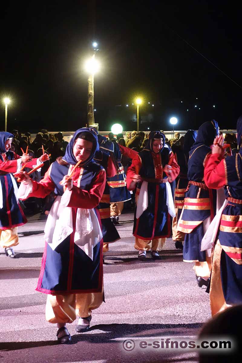 Presentation of Greek traditional dances at the Cycladic Gastronomy Festival