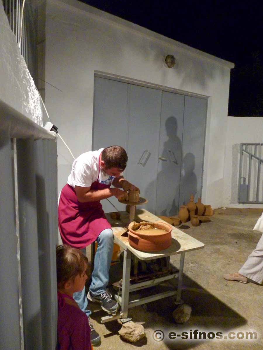 Presentation of pottery art at the Cycladic Gastronomy Festival