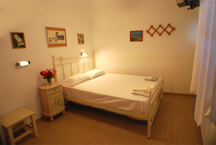 The rooms Agelos Vourdakis in Apollonia (Pano Petali)