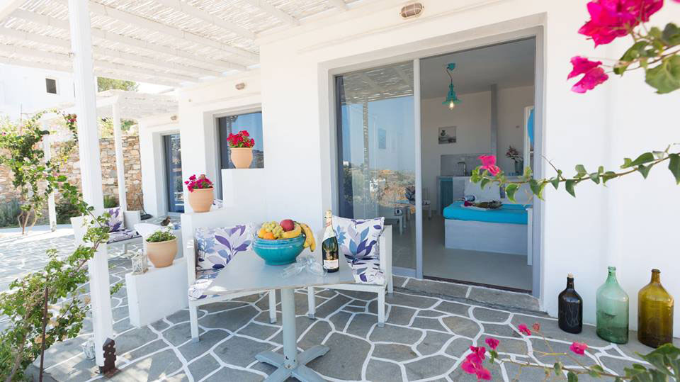 The suites Nissos at the beautiful village of Apollonia