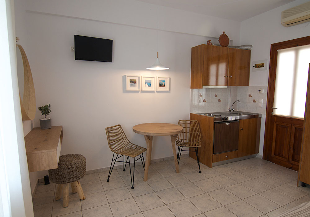 The rooms and apartments Nikoleta in the centre of Apollonia