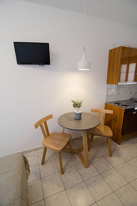 The rooms and apartments Nikoleta in the centre of Apollonia