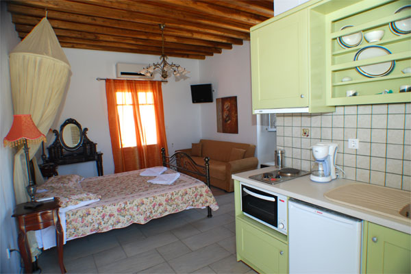 The apartments Poulati in Artemonas