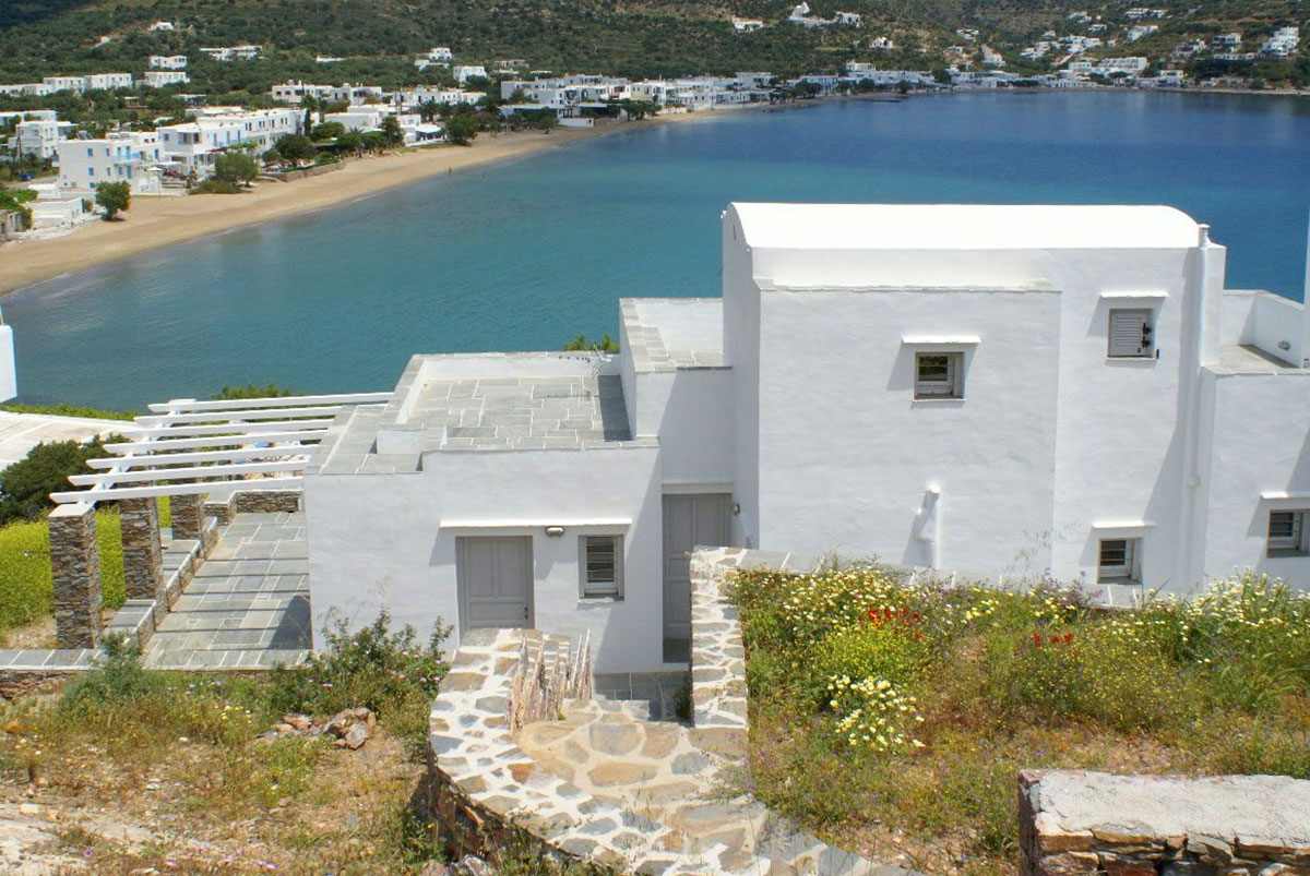 Akrotiraki apartments with magnificent view of Platis Gialos