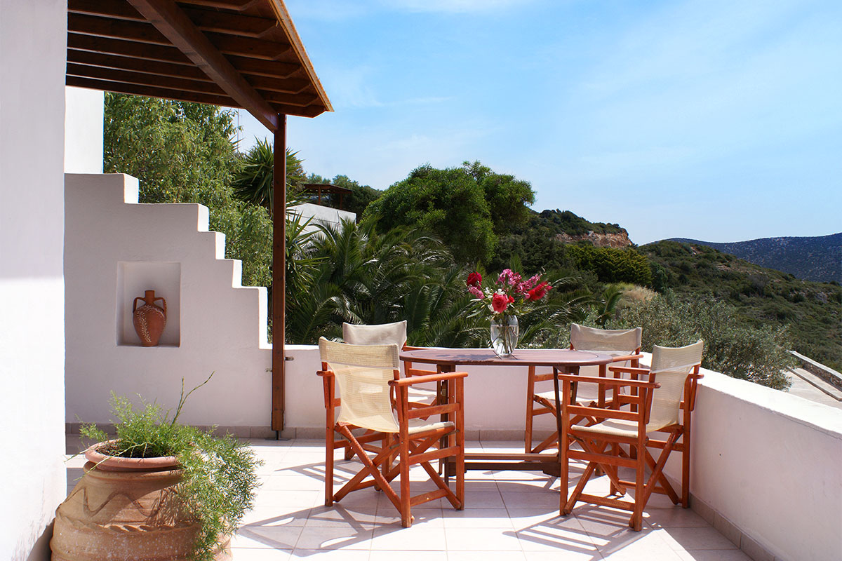 Maistros studios in Platis Gialos with spectacular views over the sea