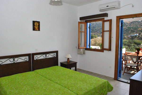 Fully equipped apartments Agnanti with sea view, at Vathi