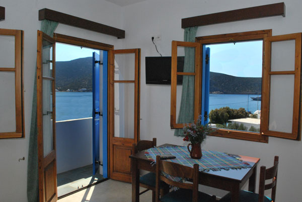 Fully equipped apartments Agnanti with sea view, at Vathi