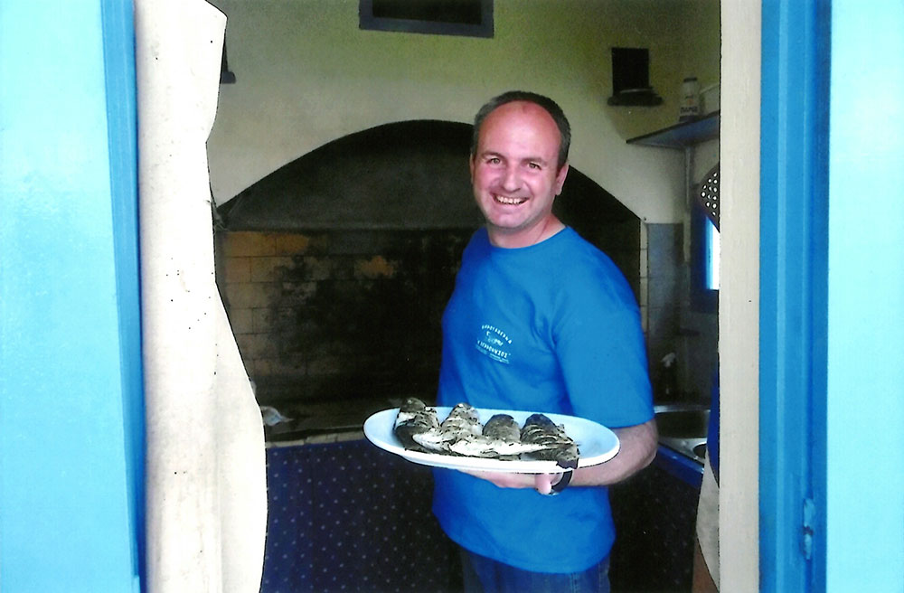 The fish tavern Cheronissos, right next to the sea