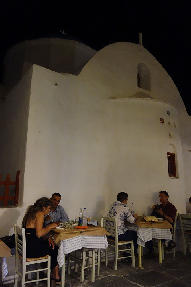 The traditional taverna Apostolis in the alley of Apollonia