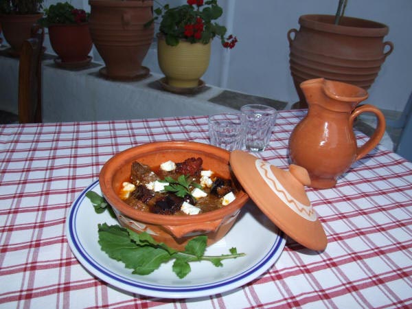 The traditional taverna Apostolis in the alley of Apollonia