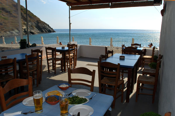 The cafe-restaurant Vroulidia, at the beach Vroulidia