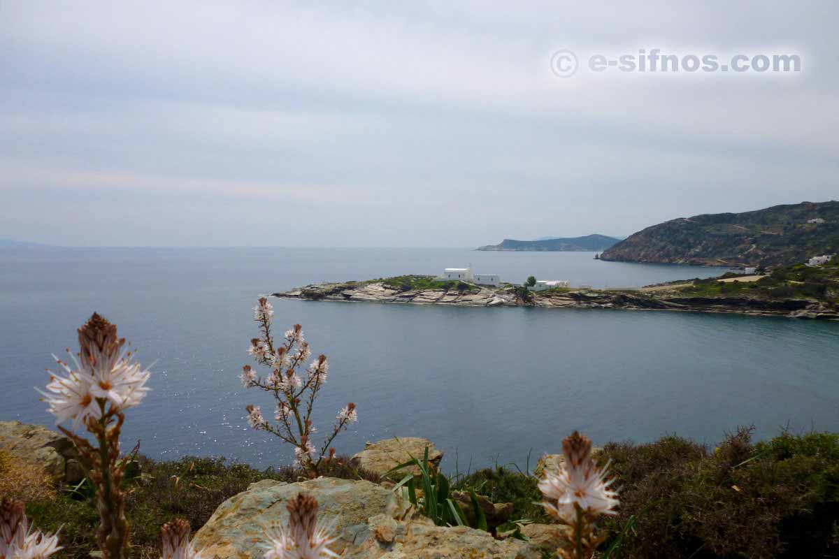 The rock of Chrissopigi from the trail Apokofto - Glifo