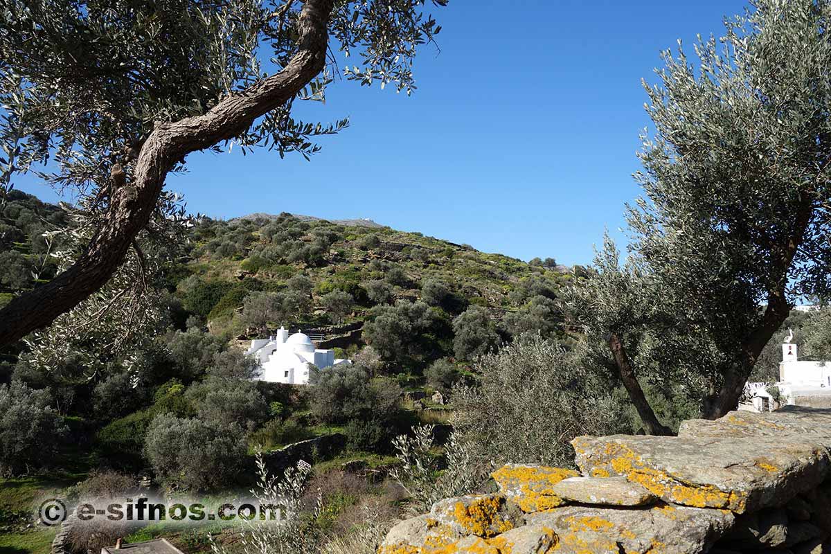 A chapel just outside Kato Petali village