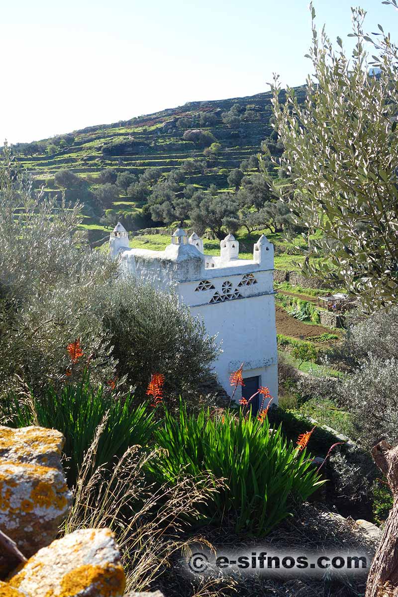 A dovecote just outside Kato Petali