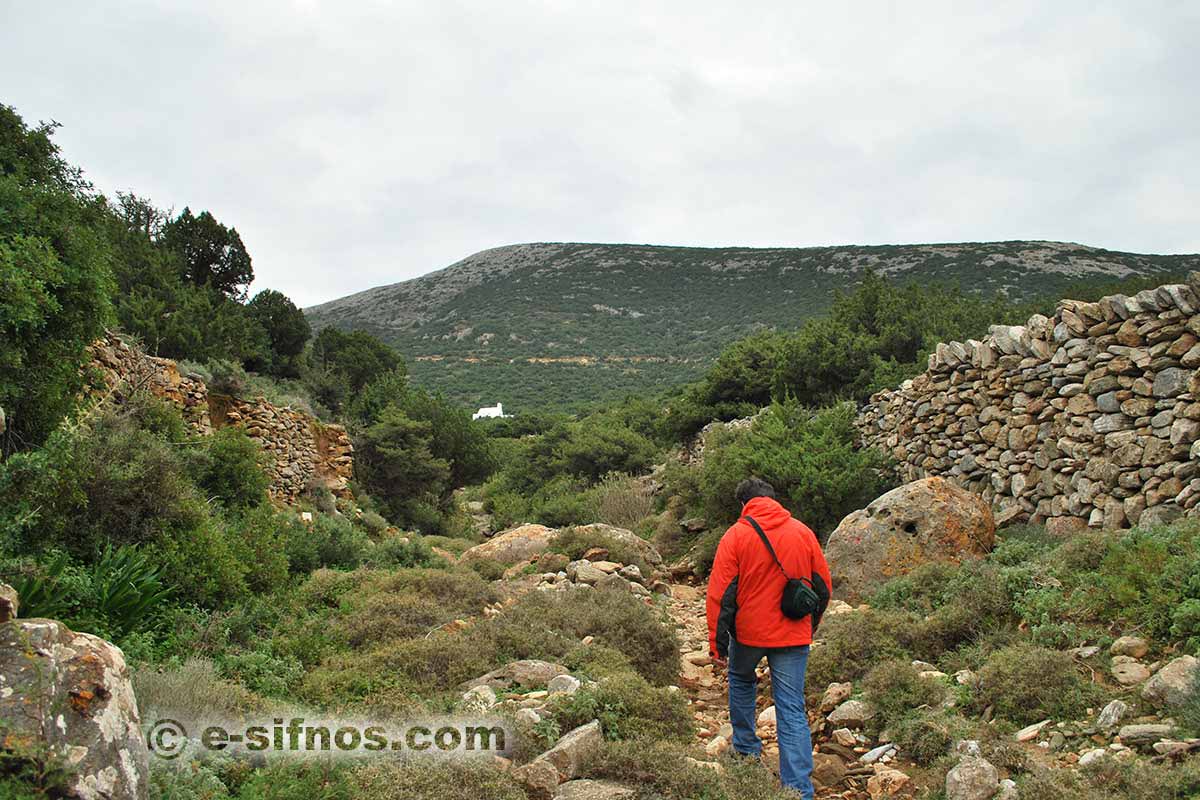 Walking at the paths of Sifnos, in winter