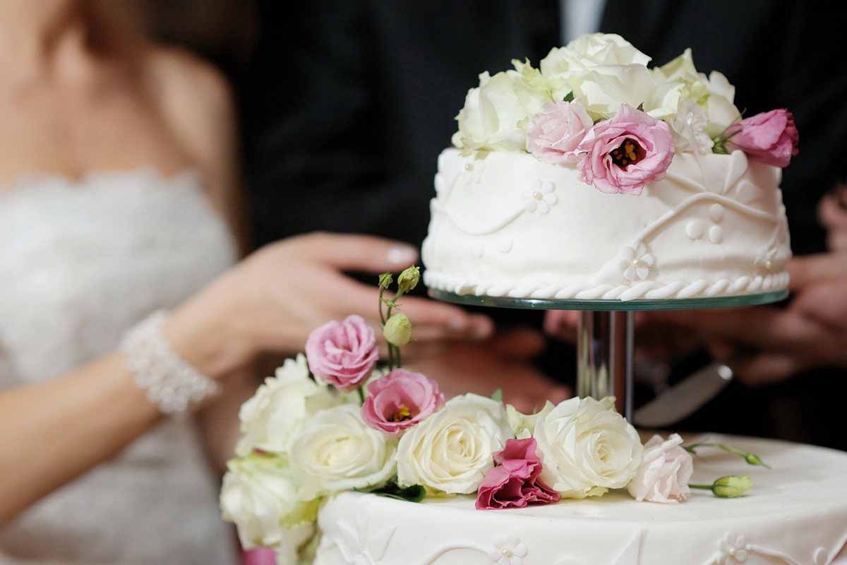 Wedding cake decorated with roses
