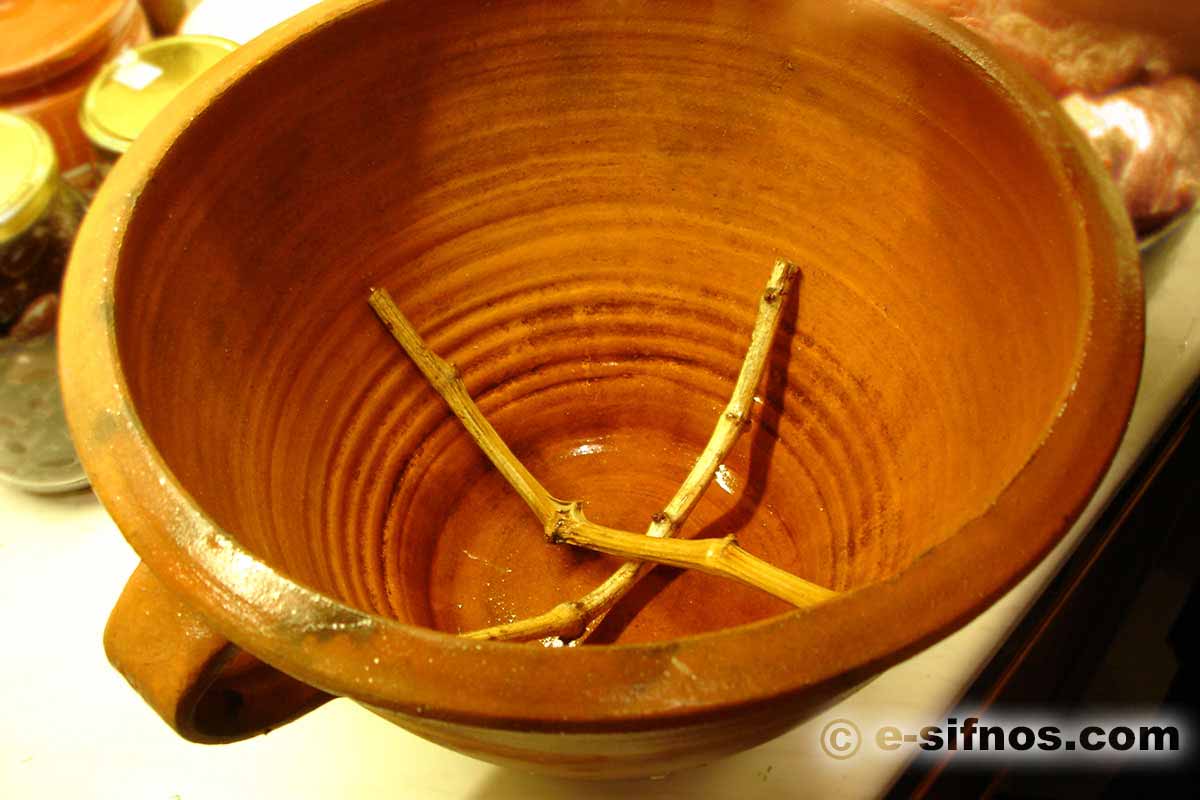 The traditional pottery pot, mastelo, that is used for the easter food cooking